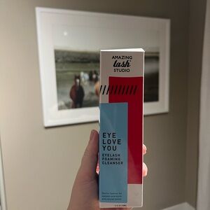 Eyelash Foaming Cleanser - Red and Blue